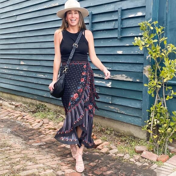 FARM Rio Dresses & Skirts - FARM RIO Black Rose Wrap Midi Skirt Size Medium